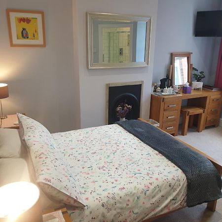 Lyndene Bed & Breakfast Penistone Bagian luar foto