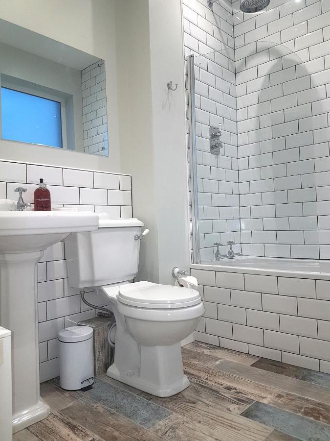 Lyndene Bed & Breakfast Penistone Bagian luar foto