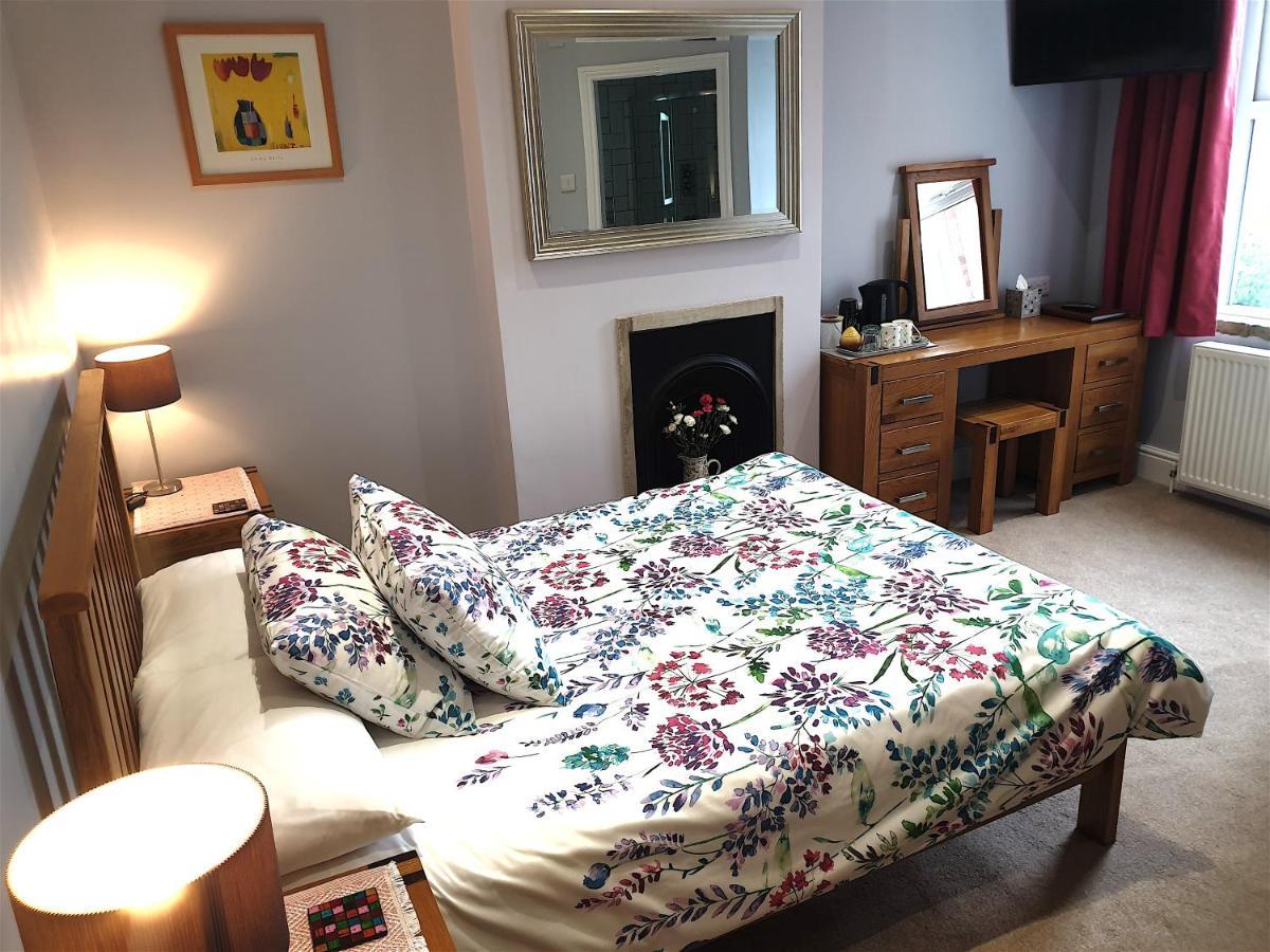 Lyndene Bed & Breakfast Penistone Bagian luar foto