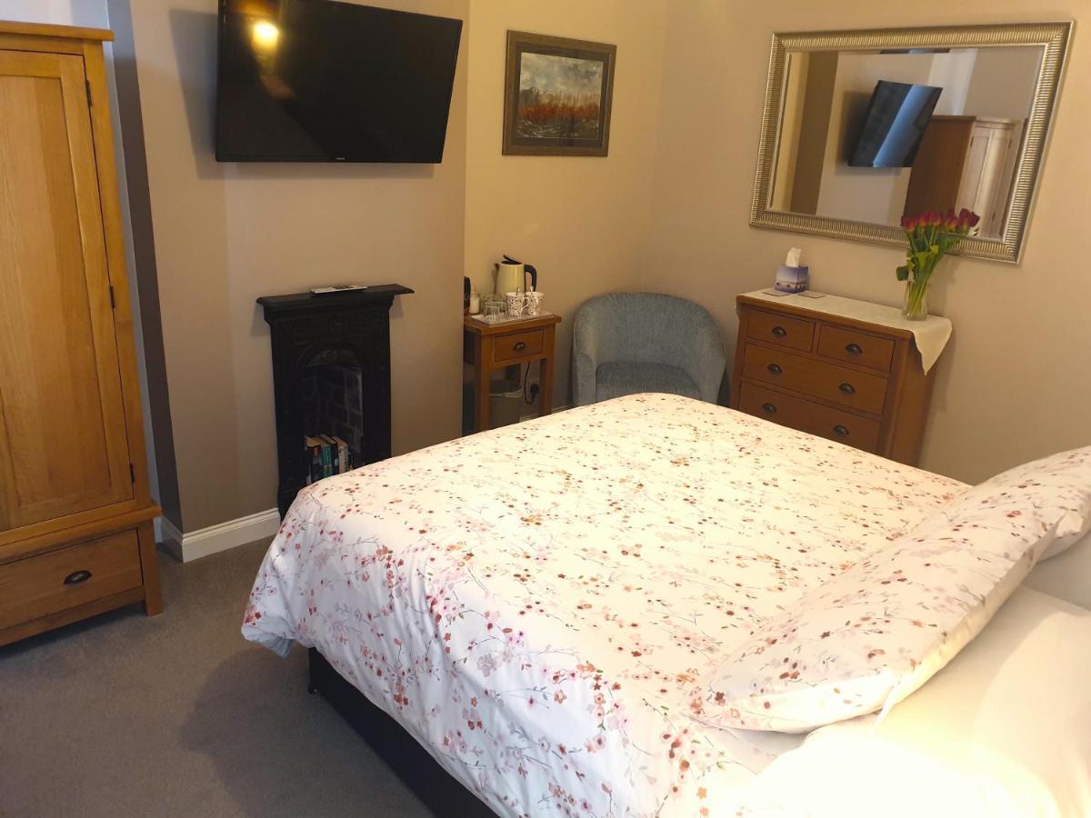 Lyndene Bed & Breakfast Penistone Bagian luar foto