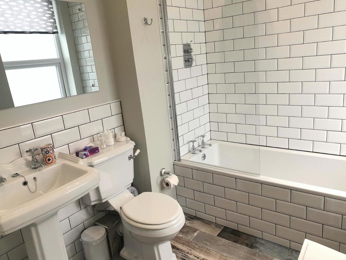 Lyndene Bed & Breakfast Penistone Bagian luar foto