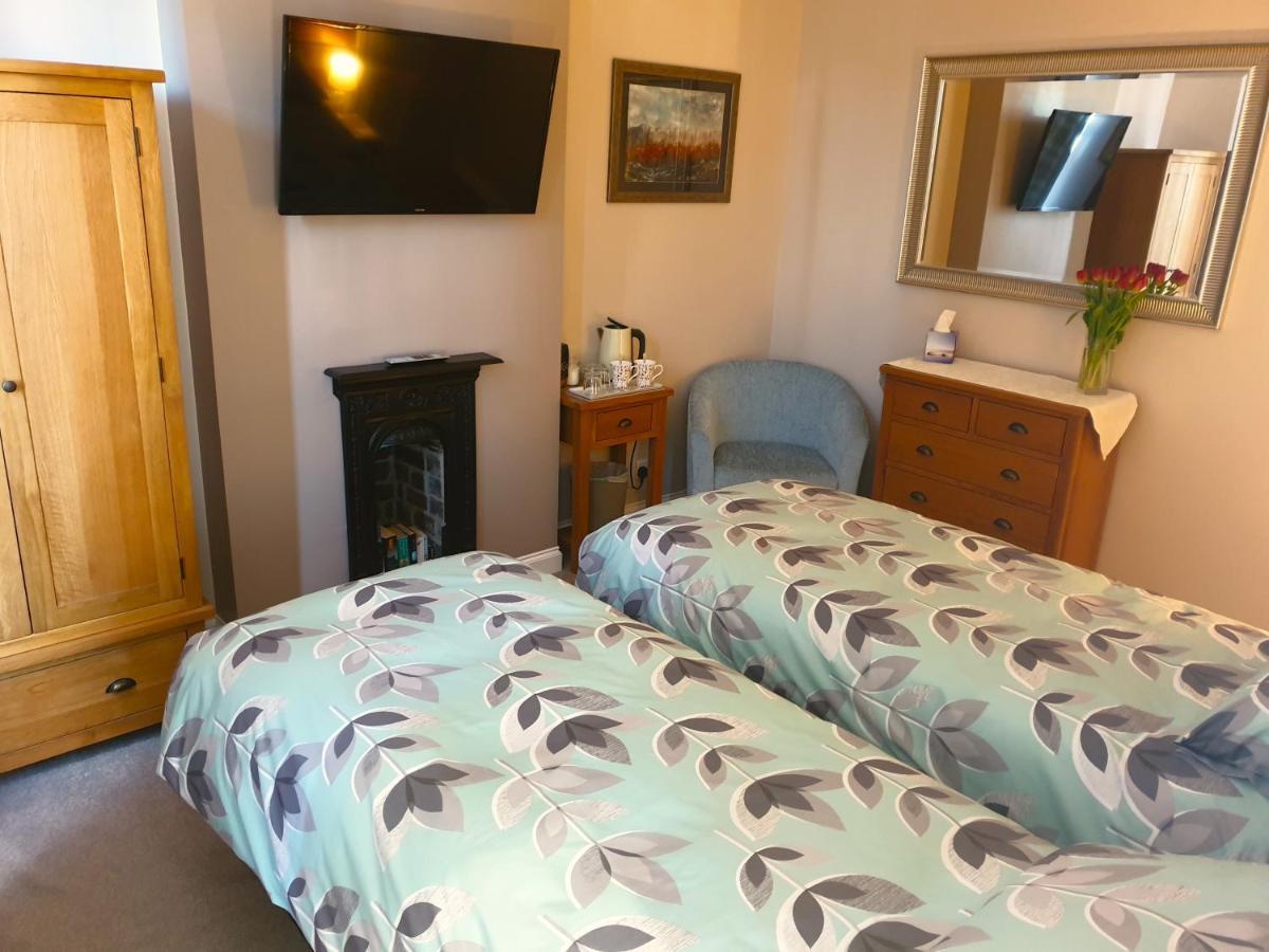Lyndene Bed & Breakfast Penistone Bagian luar foto