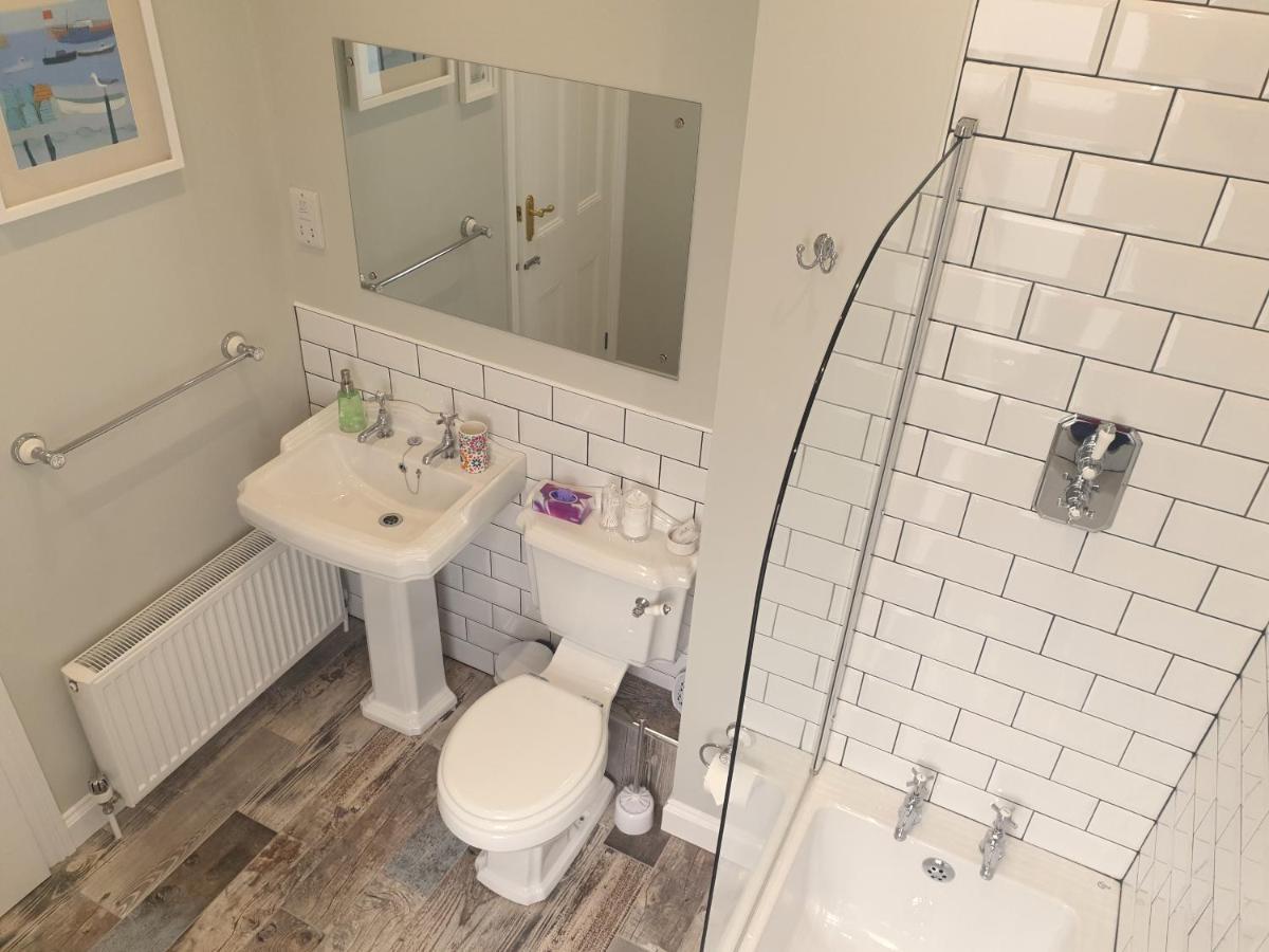 Lyndene Bed & Breakfast Penistone Bagian luar foto