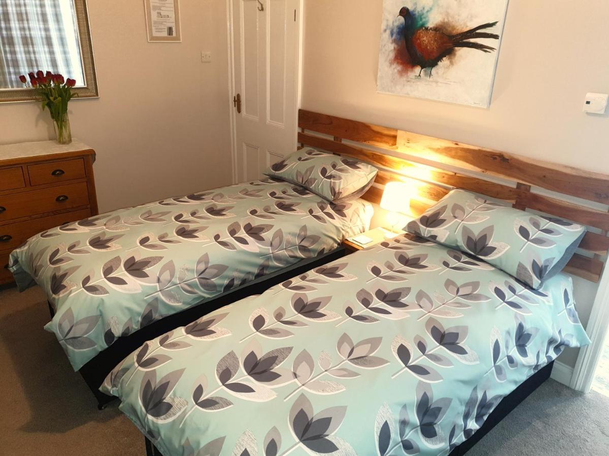Lyndene Bed & Breakfast Penistone Bagian luar foto